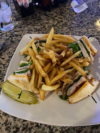 Meal was great, fries were nice and fresh. Would have been better if bartender listened when I said bread not toasted so roof of my mouth got scratched up.