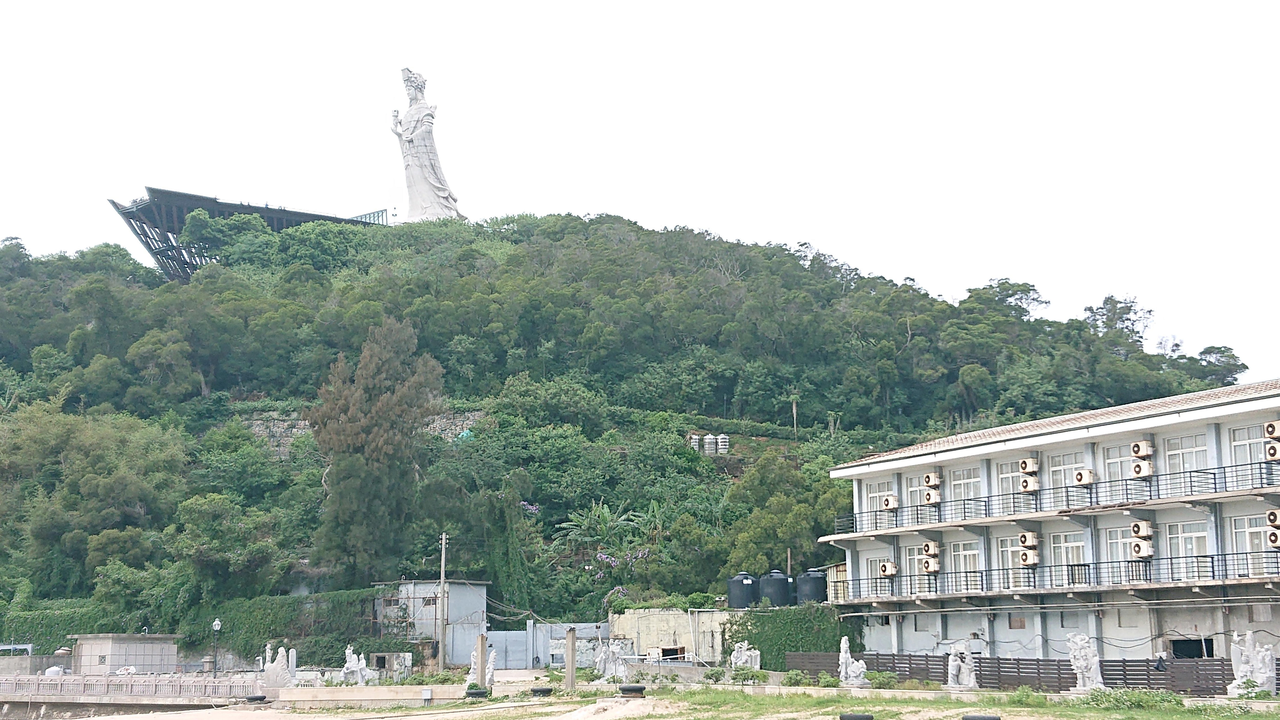 旅館及媽祖巨神像