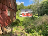 Das Haus von der Scheune aus.
