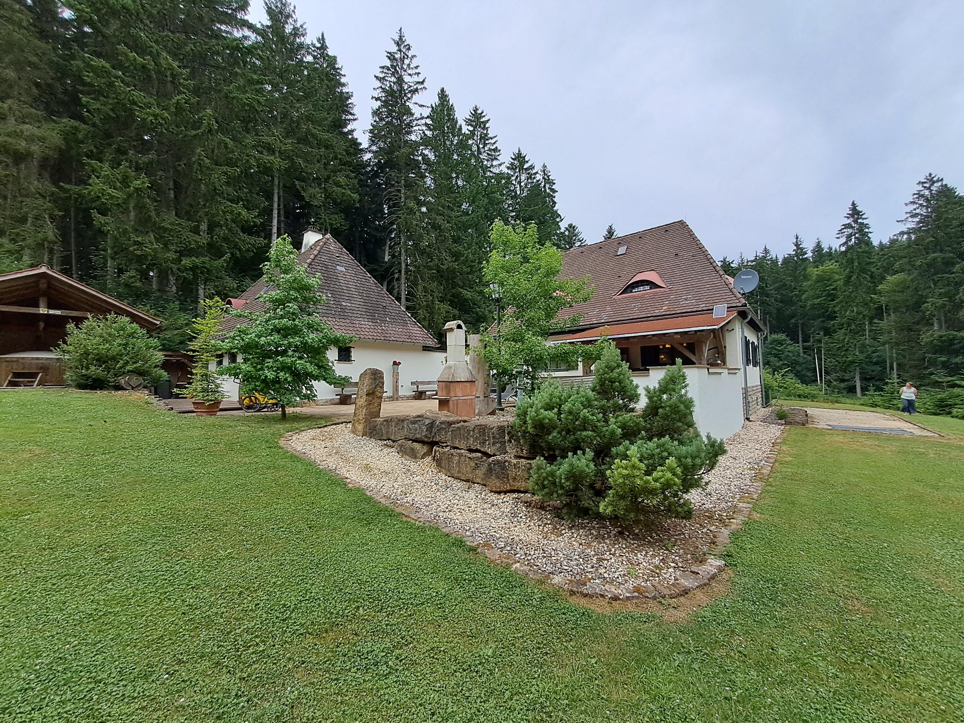 Ein riesiges Grundstück für Gross und Klein sowie auch Hund