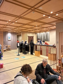 酒店大堂,入門口就要脫鞋子了