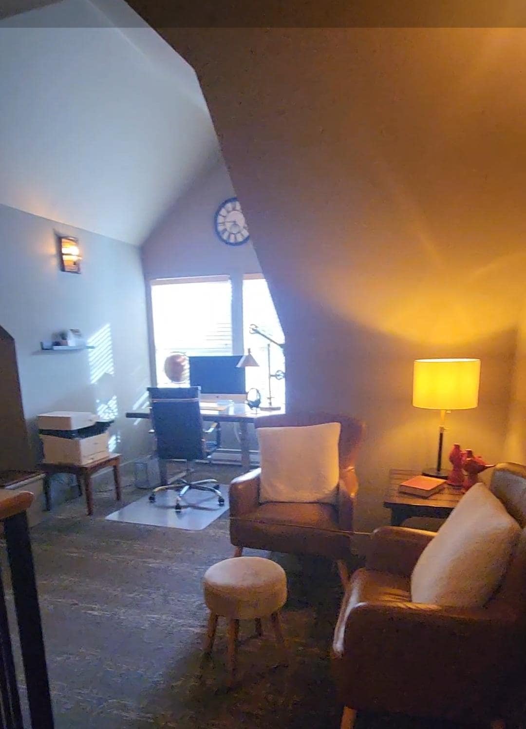 Ability to lounge or work at the upstairs landing