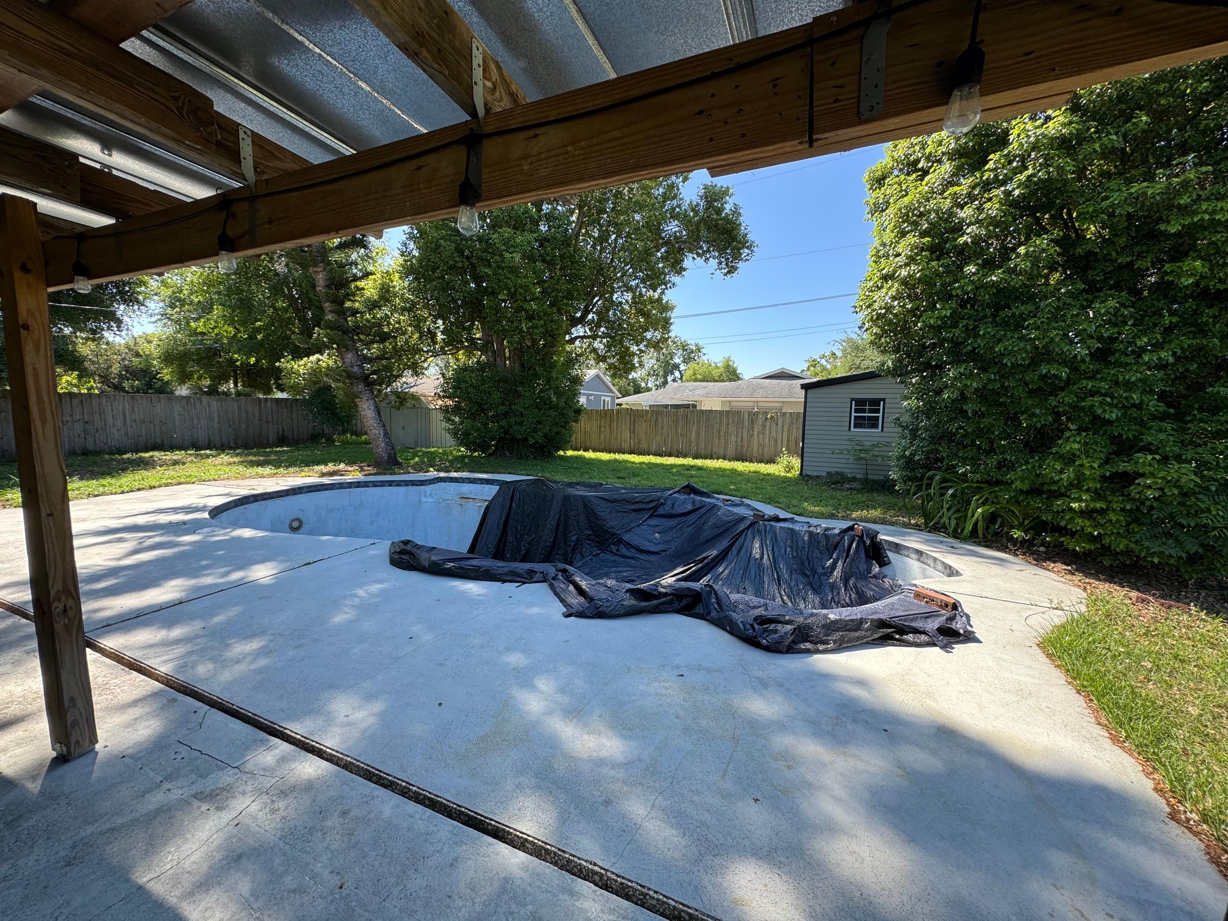Open pool and drain grate