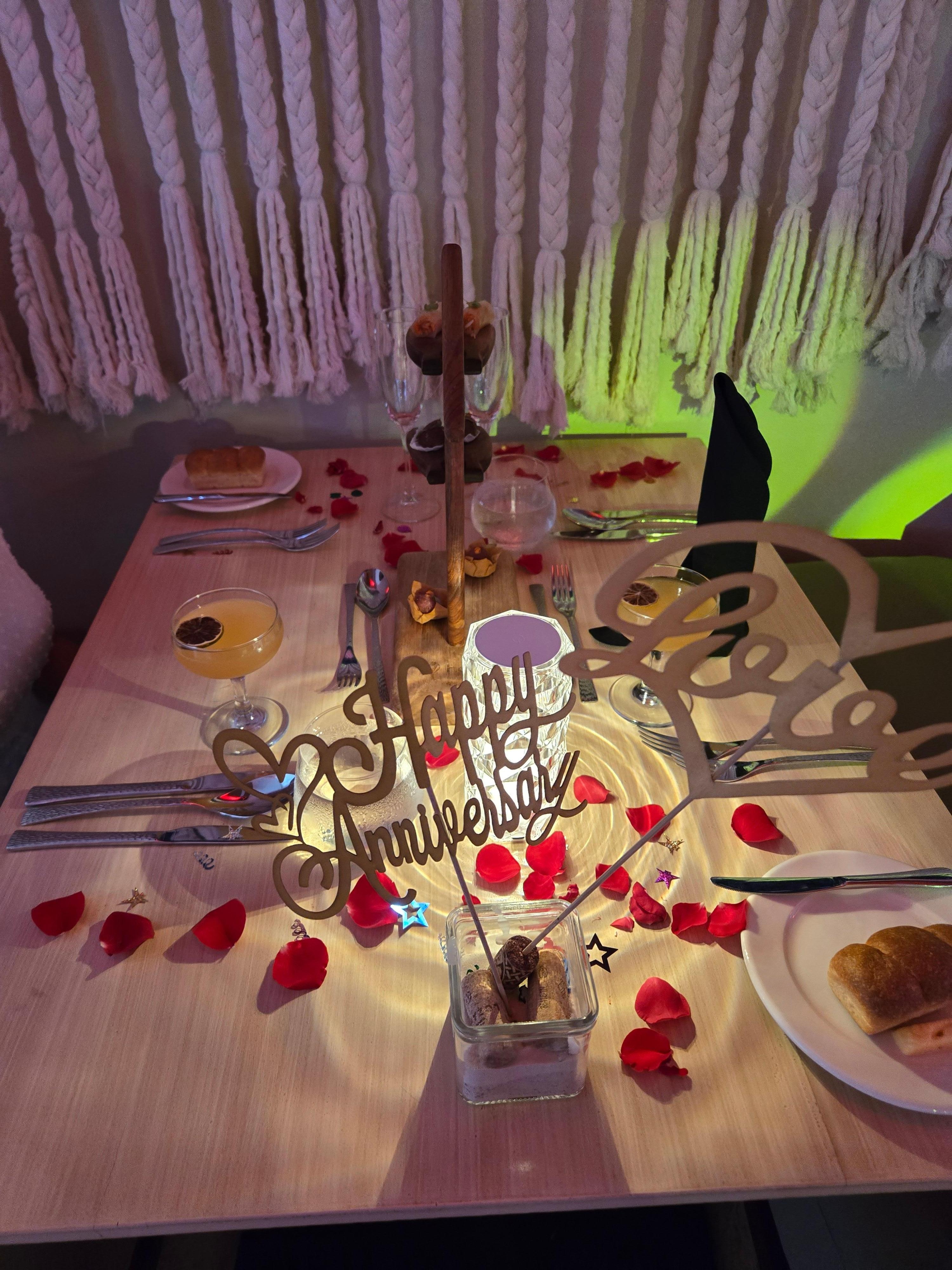 Tahini restaurant and show. 