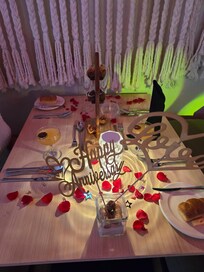 Tahini restaurant and show.