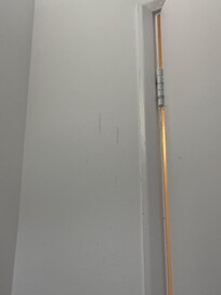 macchie sui muri dappertutto