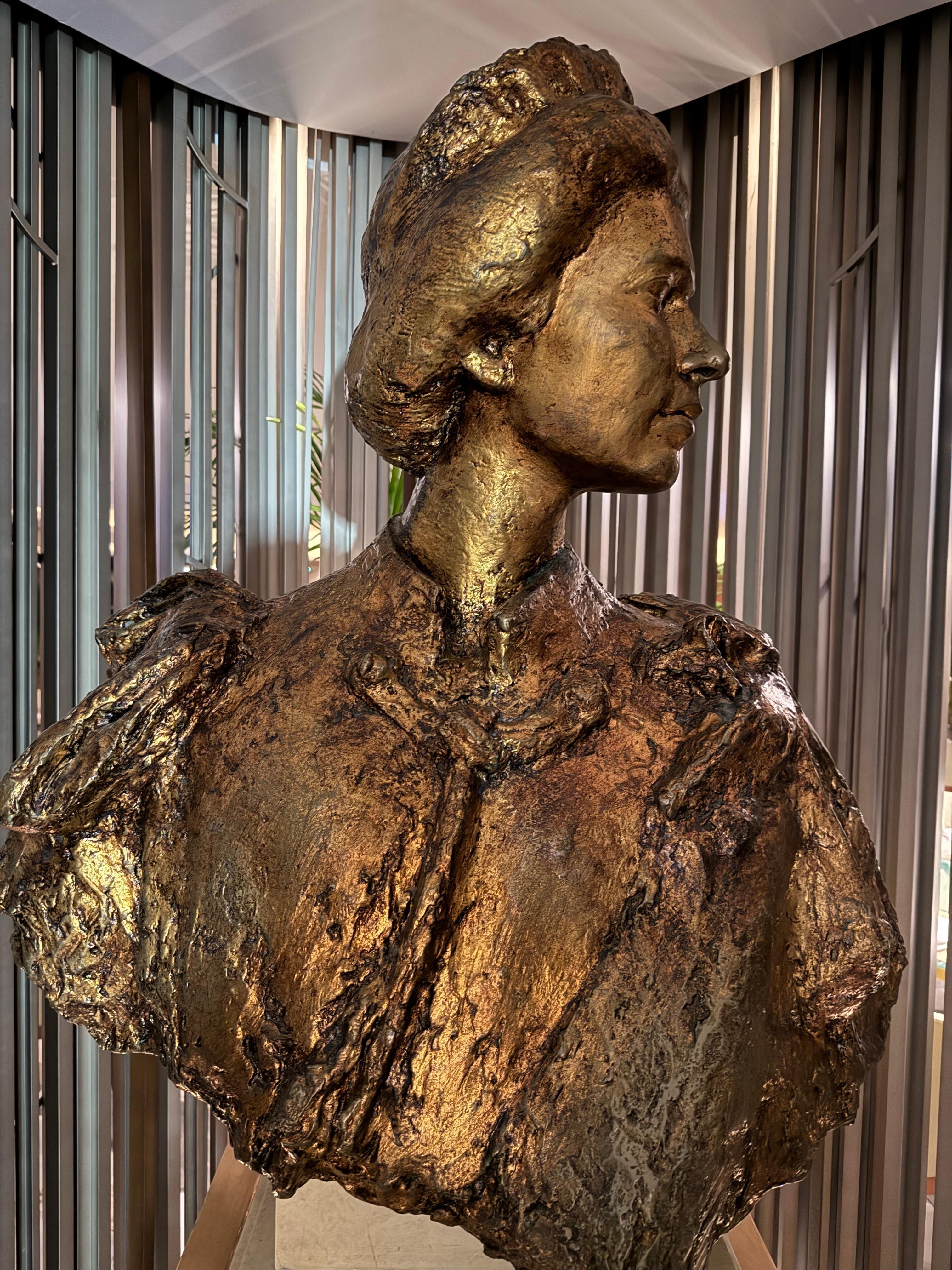 Queen’s Grill restaurant entrance has this remarkable bust of the last Queen 