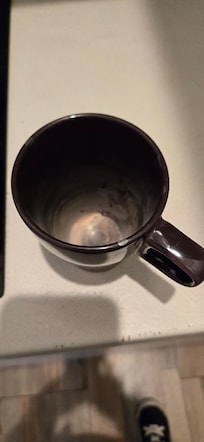 Mugs/dishes in room dirty.