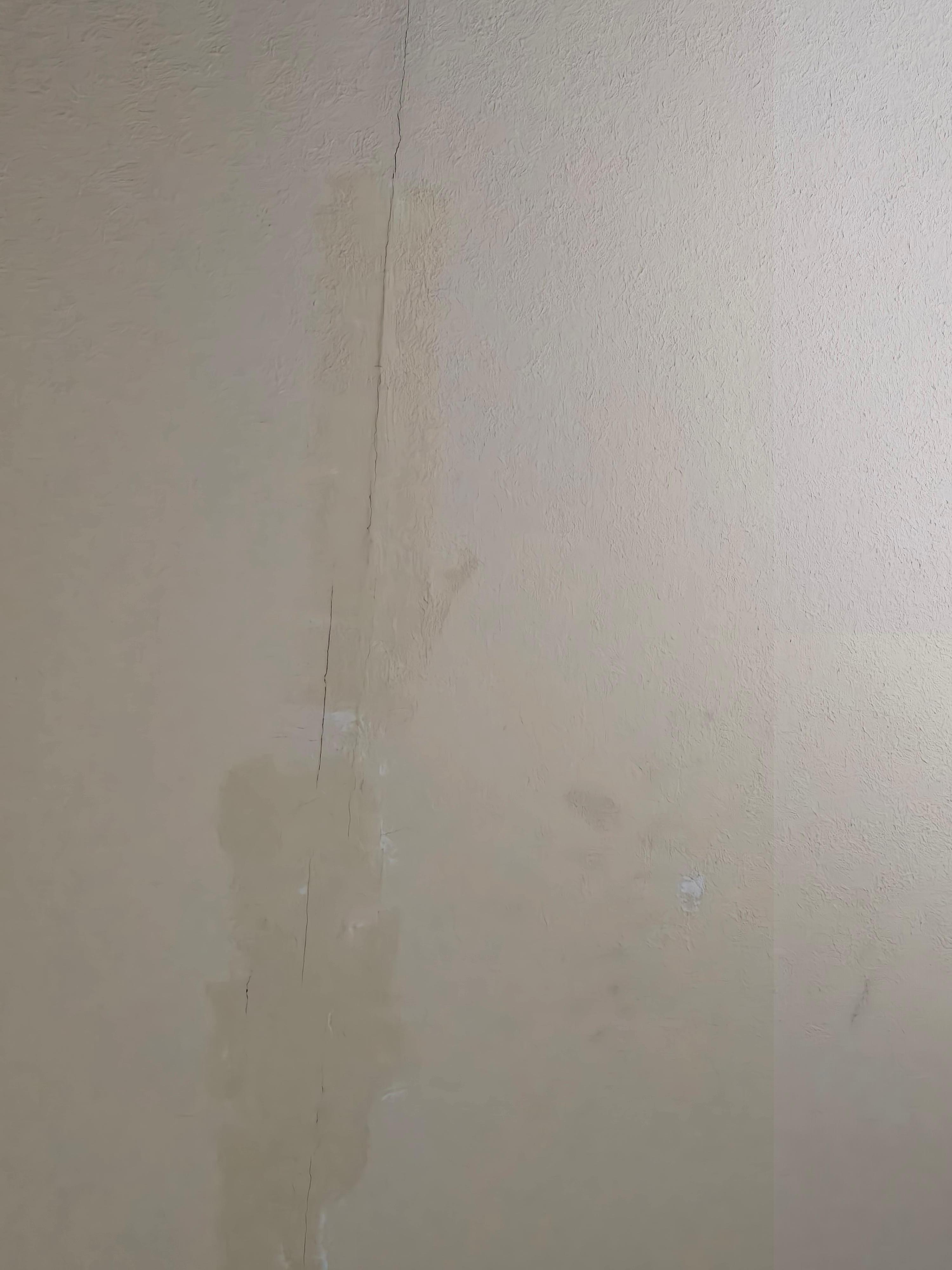 Cracks on the ceiling 