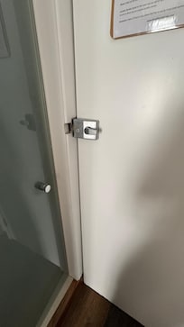 Door lock, heavily worn and didn’t bolt securely