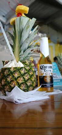 El bar
Muy a tentos