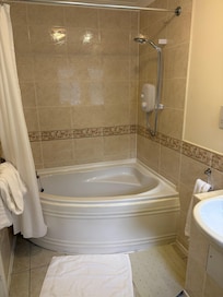 Soaker tub