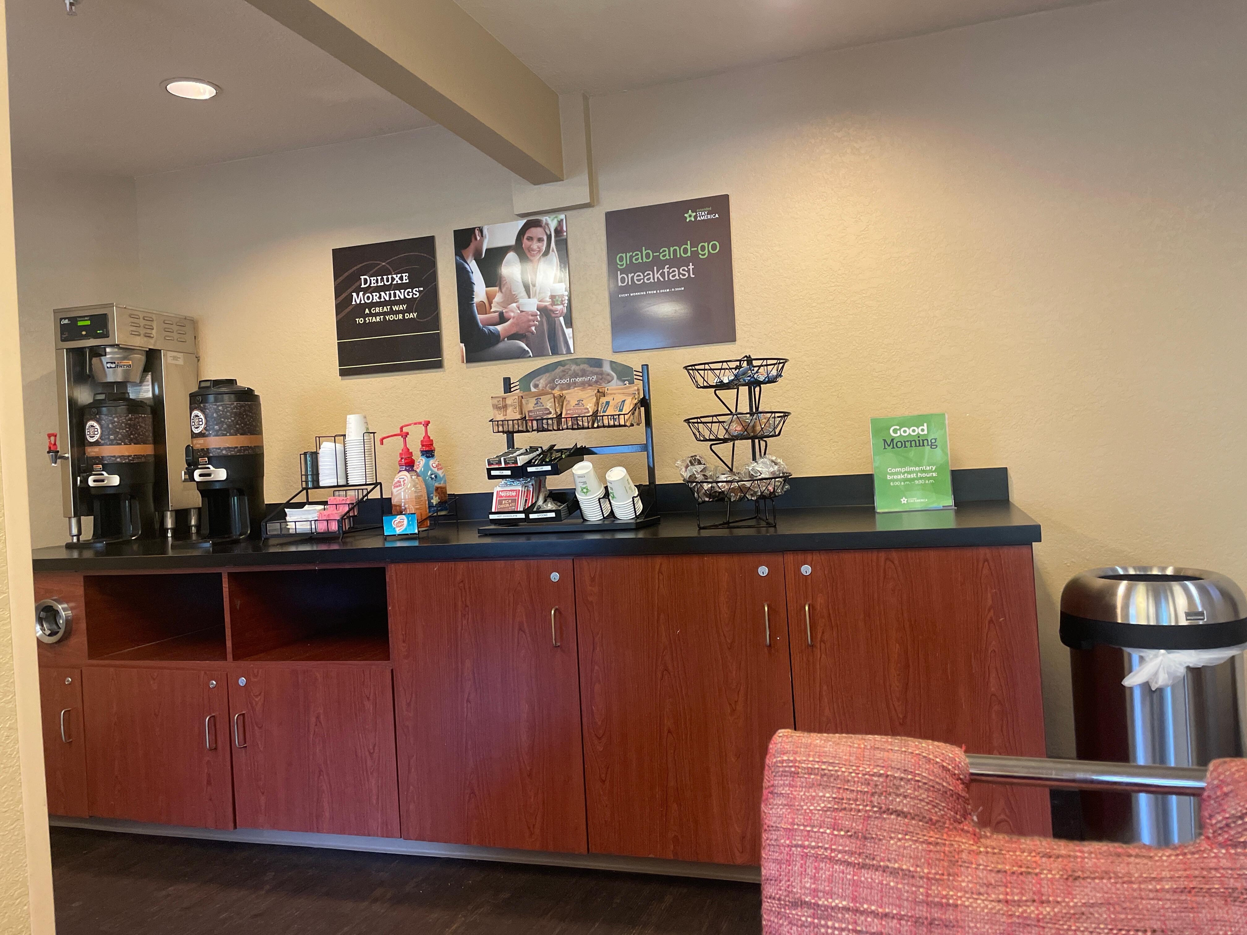 It was nobody at the reception when we came it was about 10:30pm. It’s not breakfast it’s just muffins and coffe. Very disappointed especially with the cleaning the all building smell so bad and the room worse. Is dirty all over you walk 