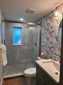Hibiscus: Lovely bathroom