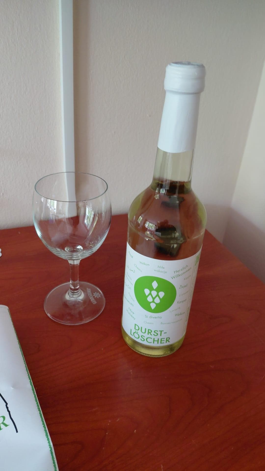 Flesje wijn dat klaarstond. 
