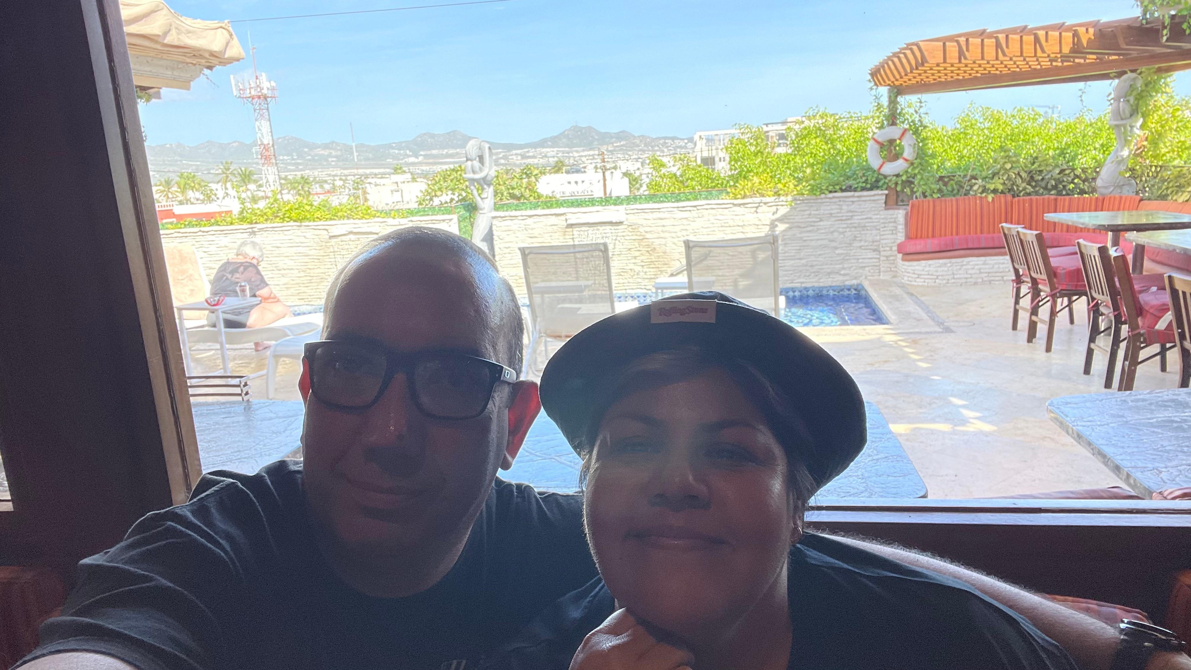 Restaurante con Mesas exteriores y alberca!