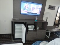 Pics taken bc of accusations of rooms destroyed at front desk by elder cleaning lady (room service, but weren't, rather prepared for her, cleaned to make change over quicker an easier by experienced past hotel worker for major resorts across dells,