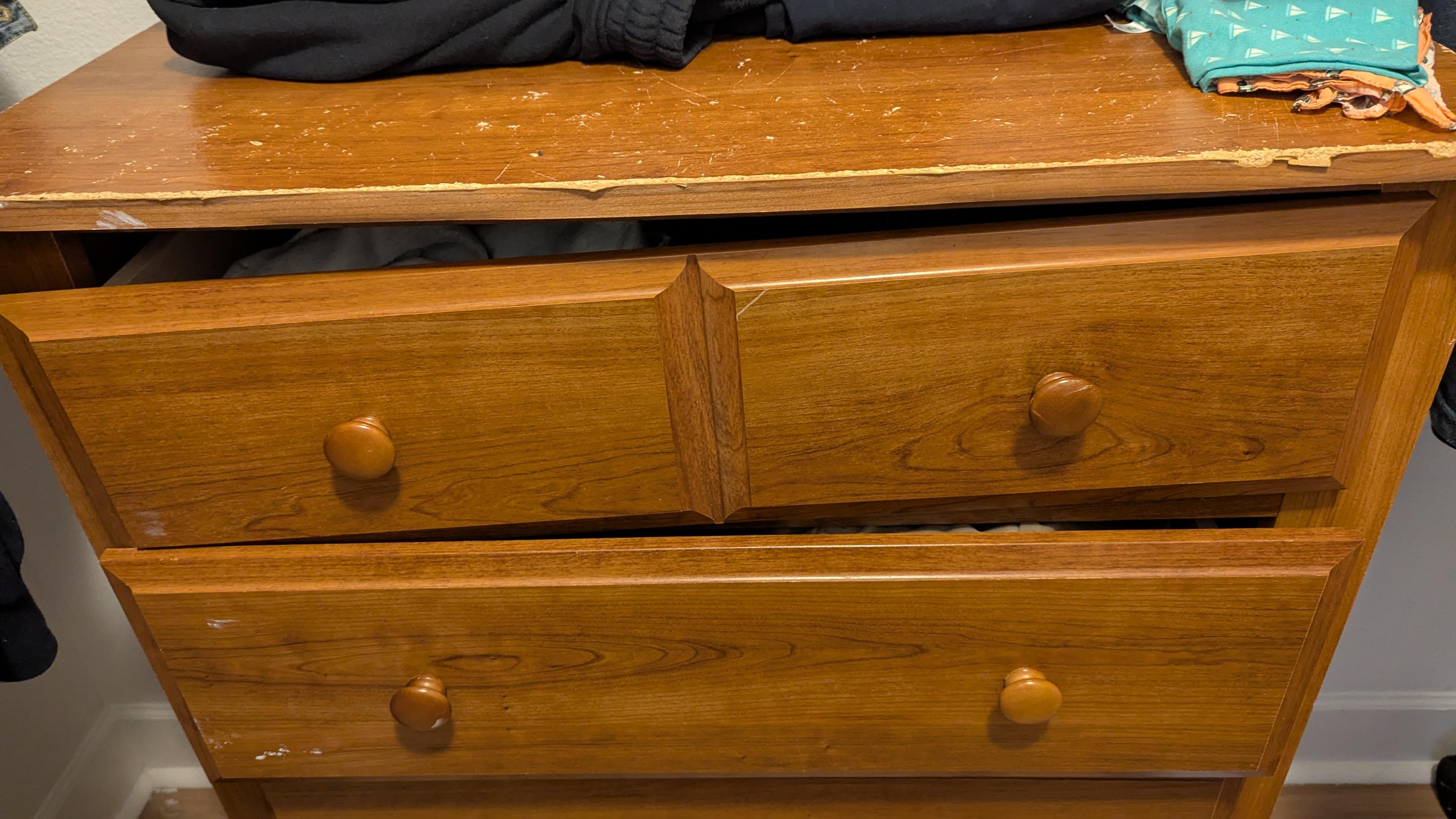 General representation of condition of furniture.