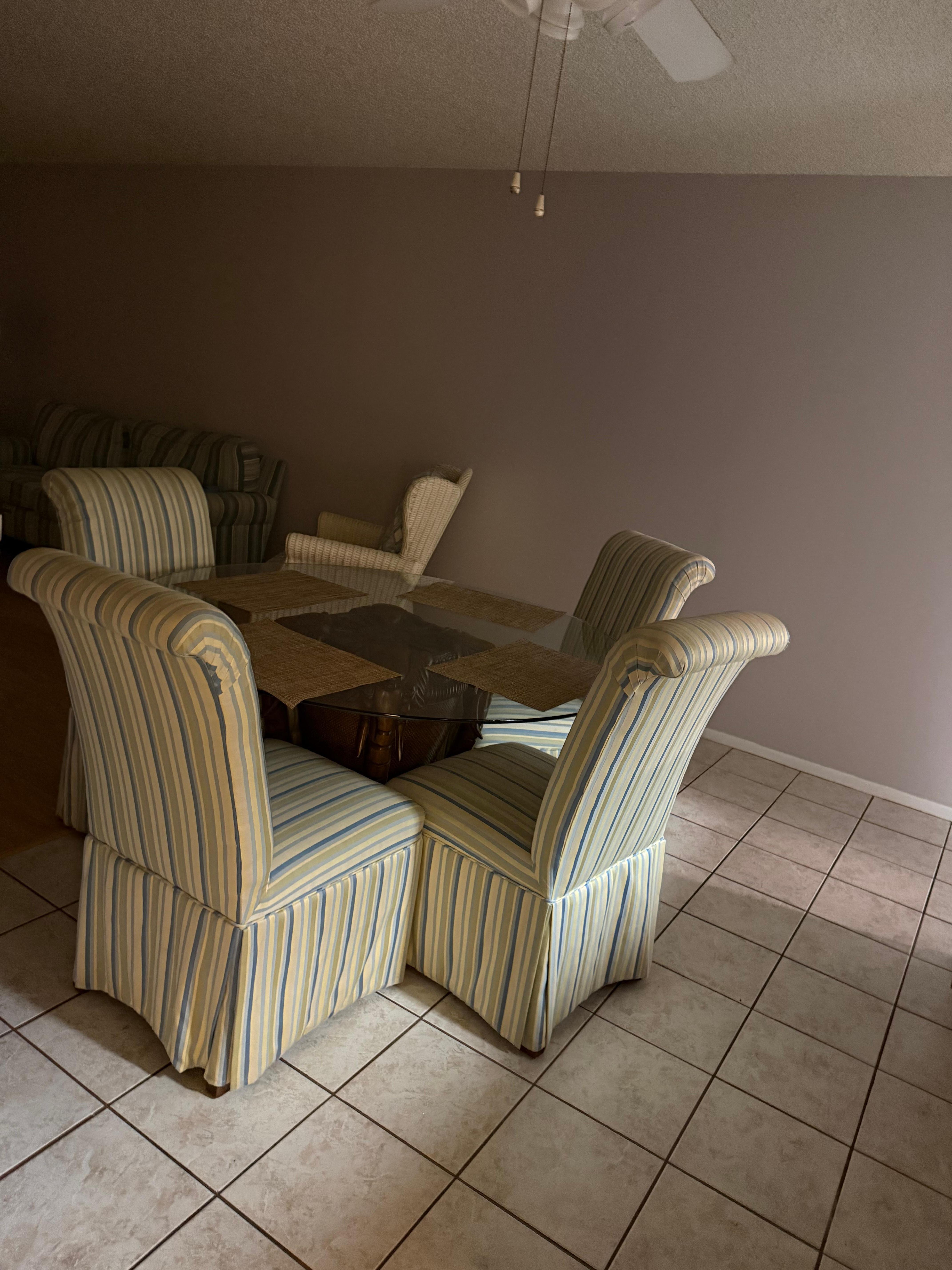 Comfy chairs at the table! 