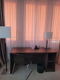 Großer Schreibtisch