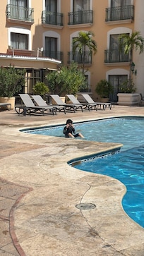 Piscina del hotel