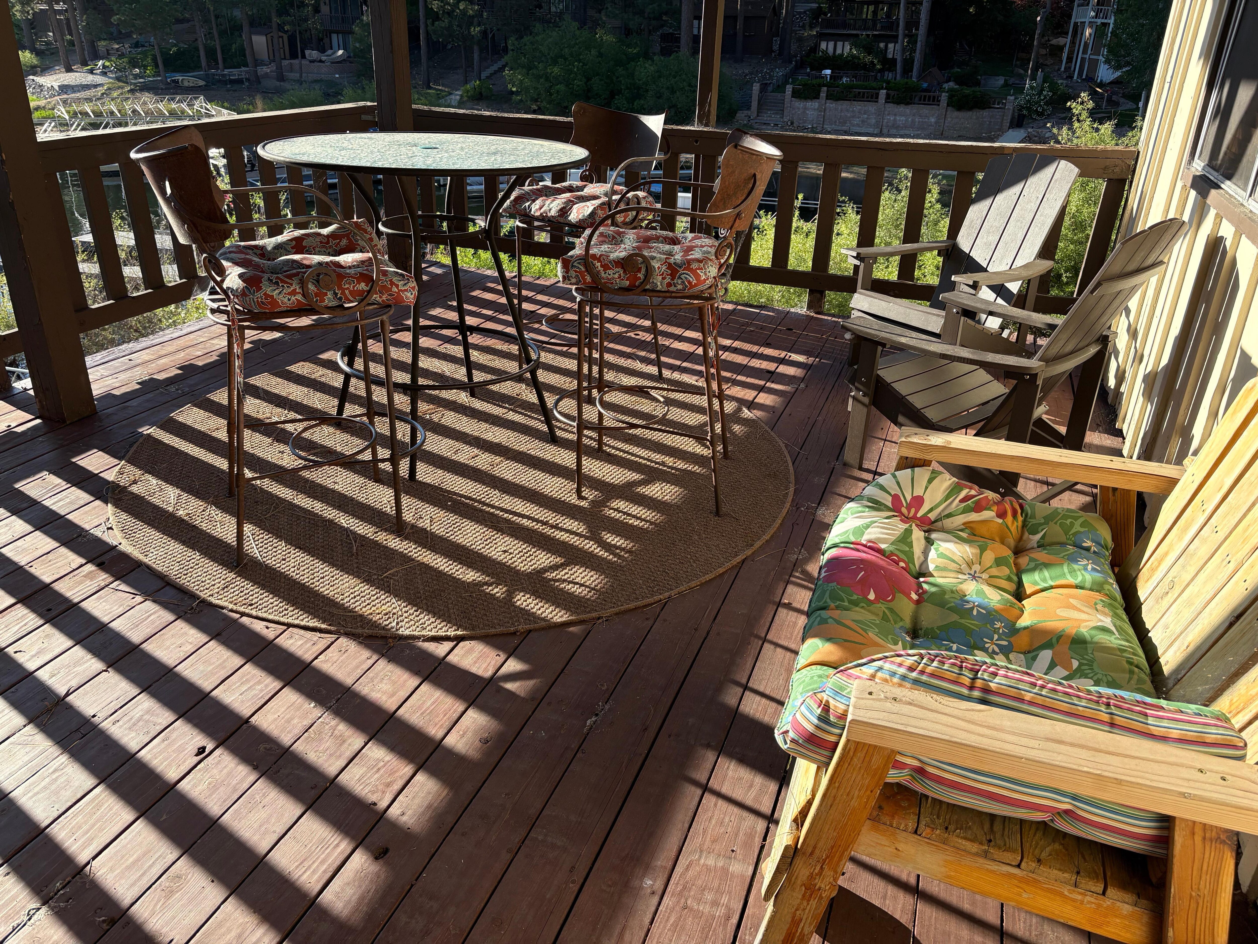 Lower deck. Never used because of dirty furniture 