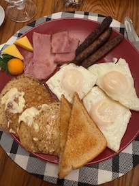 Breakfast was so delish and we didn’t want to leave a morsel behind.