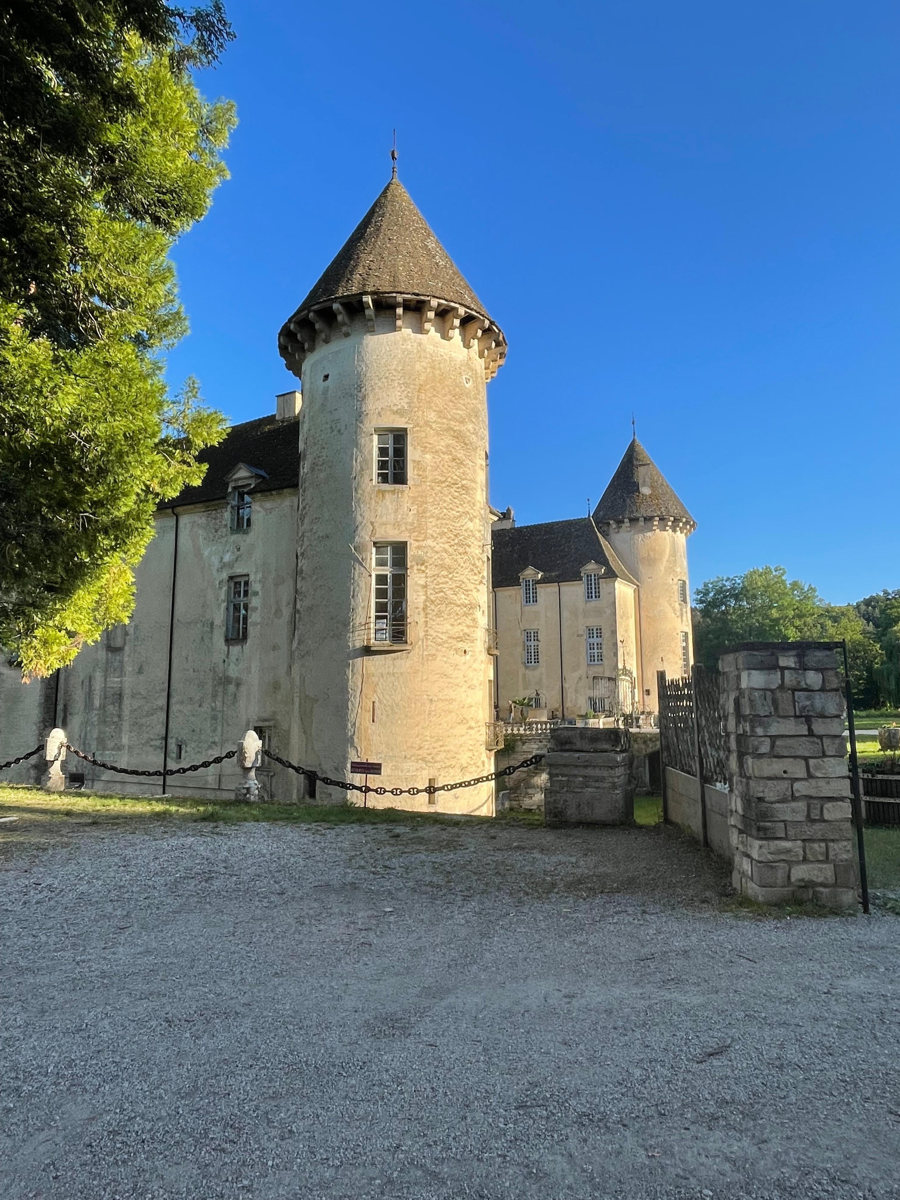 Château de Savigny juste à côté 