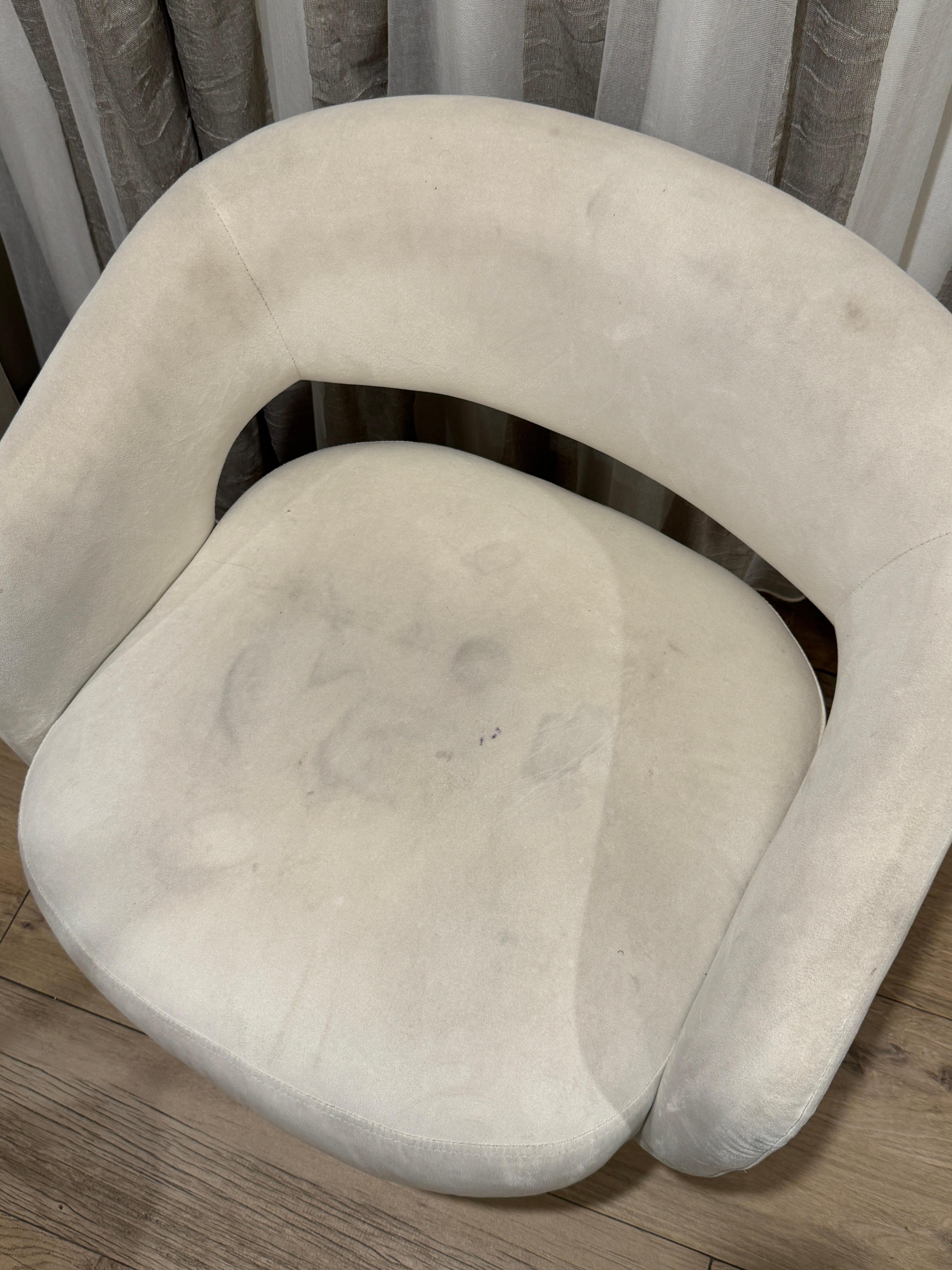 Dirty chairs 
