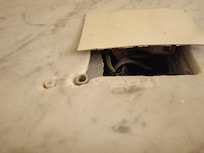 boite électrique sdb non protegée