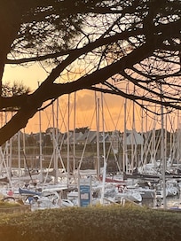 Le soir en prenant un apéritif sur la terrasse…..