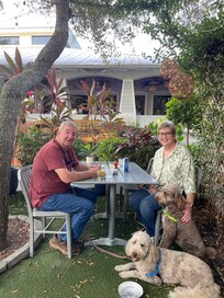 Pet friendly restaurant
Old Florida Fish House