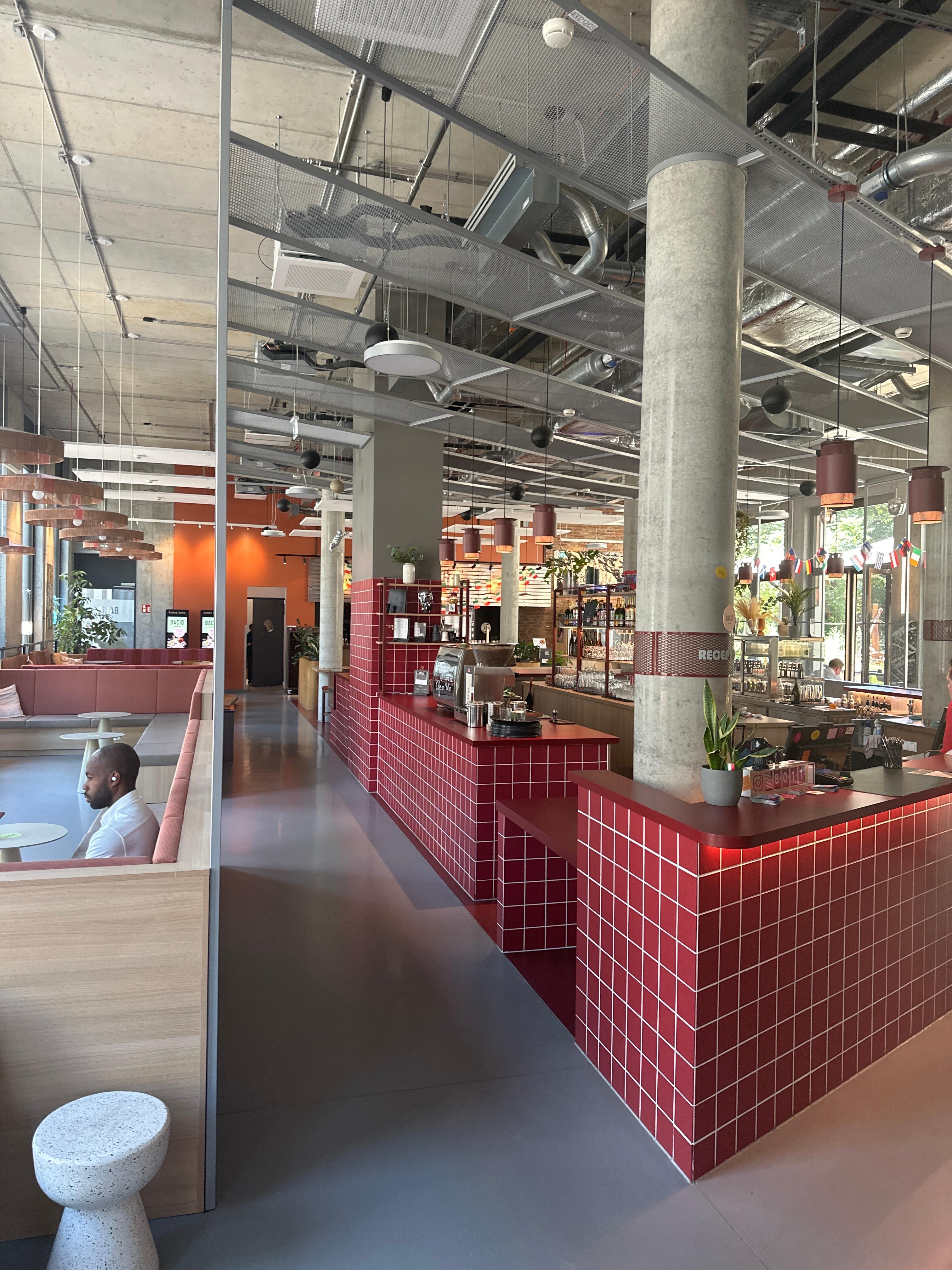 Receptionen och restaurangen.