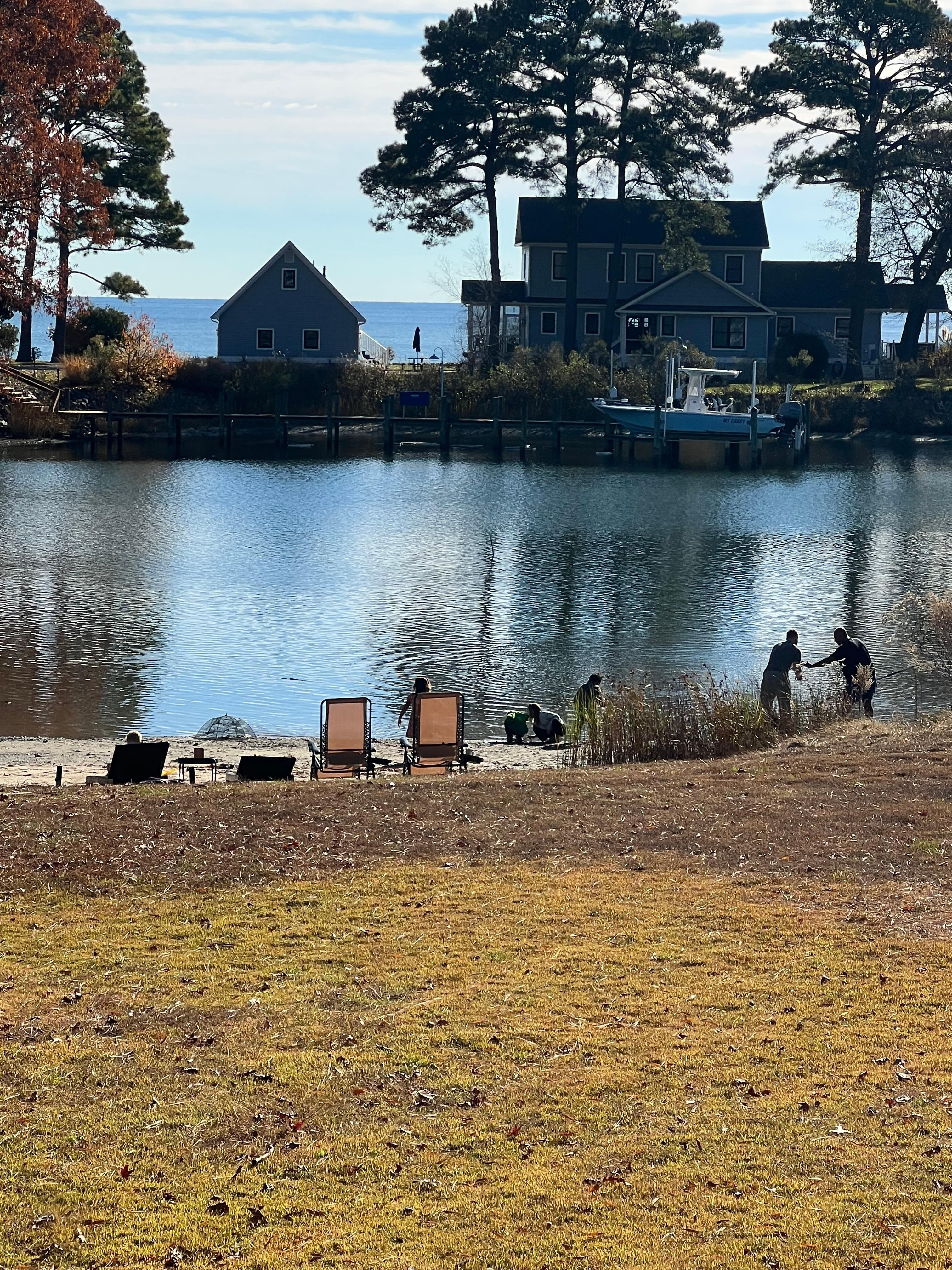 Gorgeous private beach with fresh oysters. Summer months would be a blast here. 