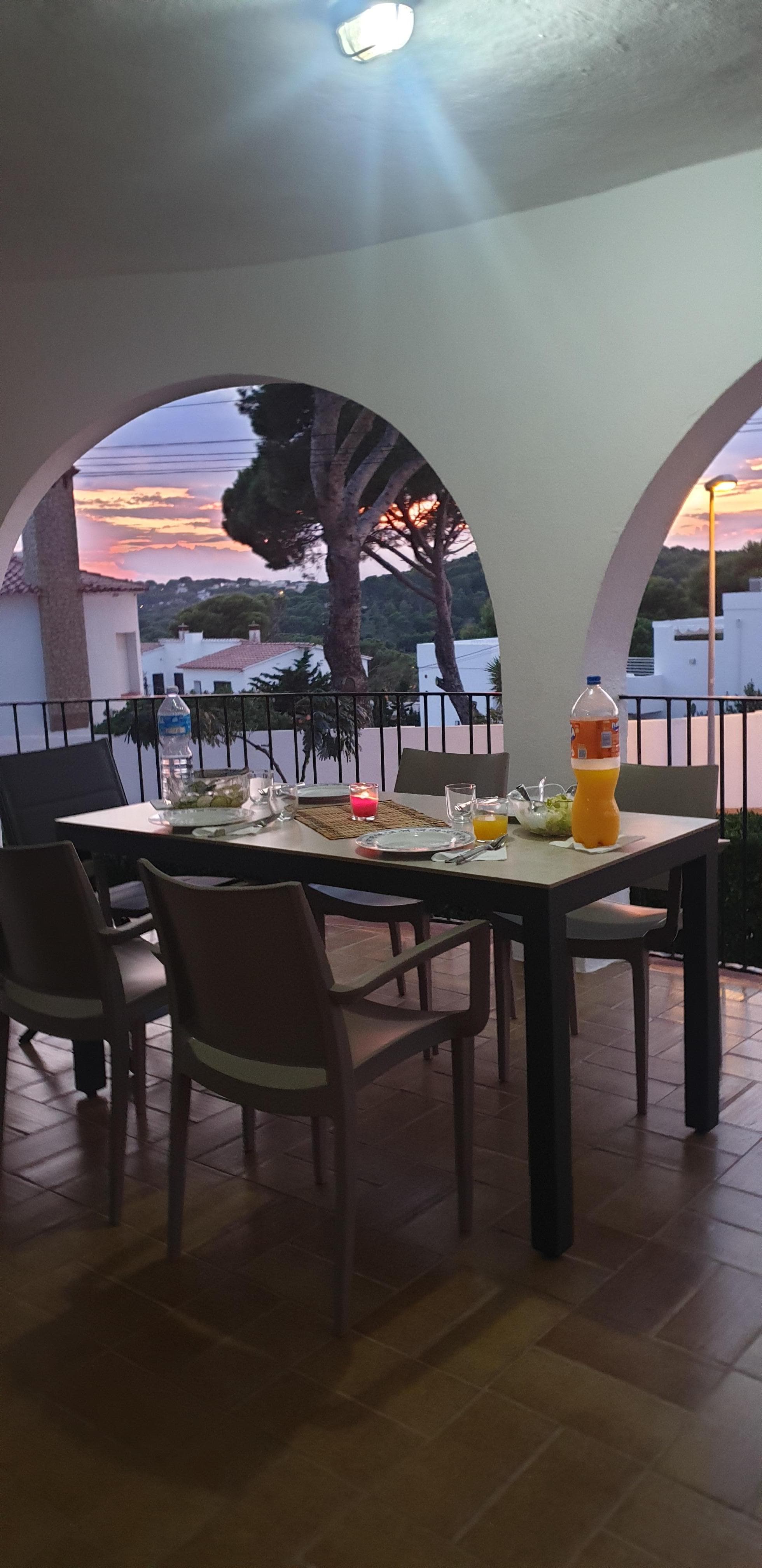 Abendessen mit Sonnenuntergang