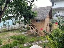The accommodation is just in front of the beach