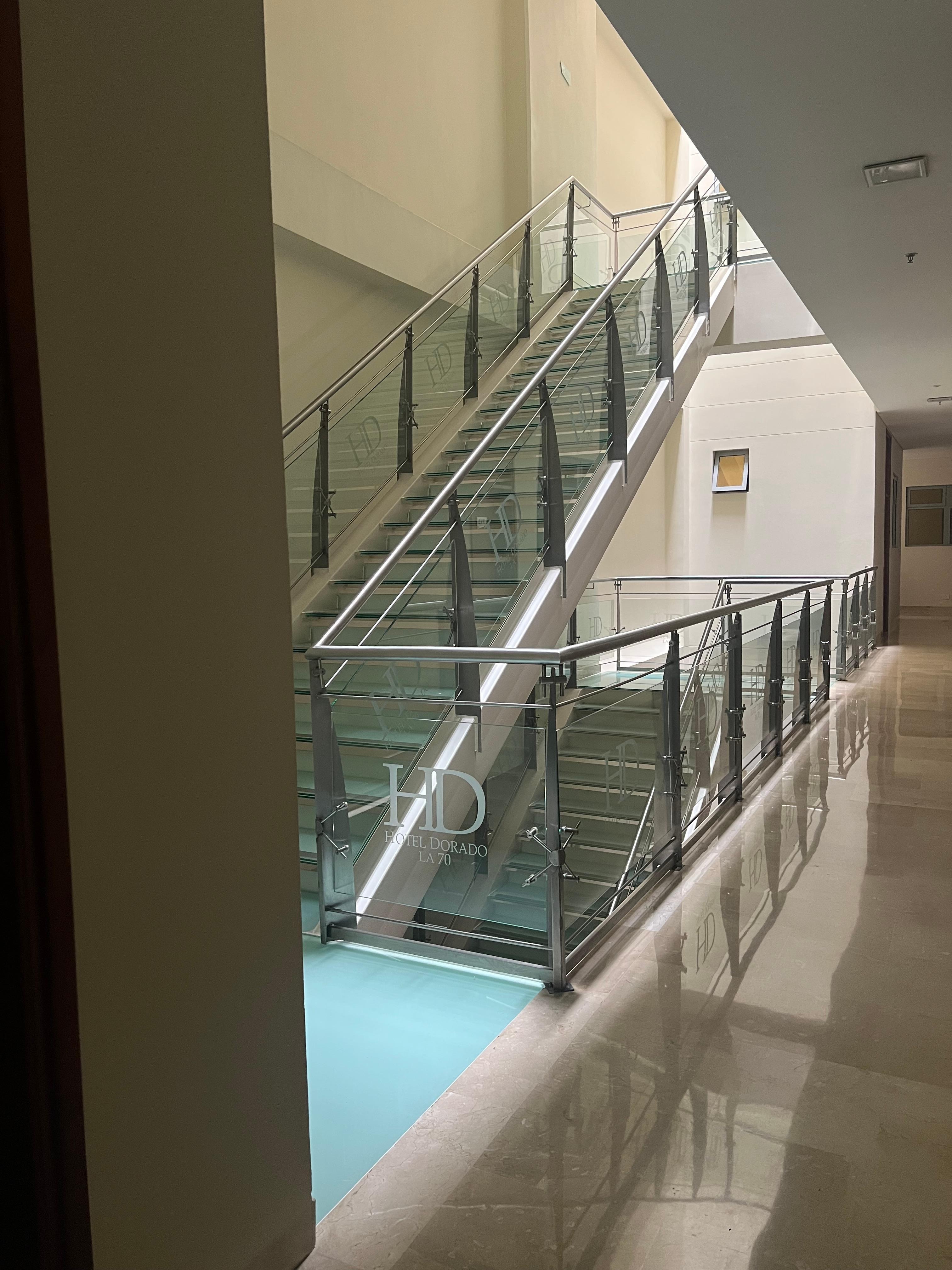 Hotel adentro escaleras