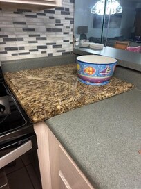 Randon mismatched piece of countertop.