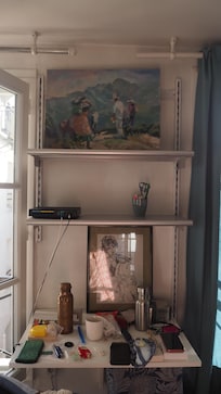 Schreibtisch mit schönen Bildern 🧡