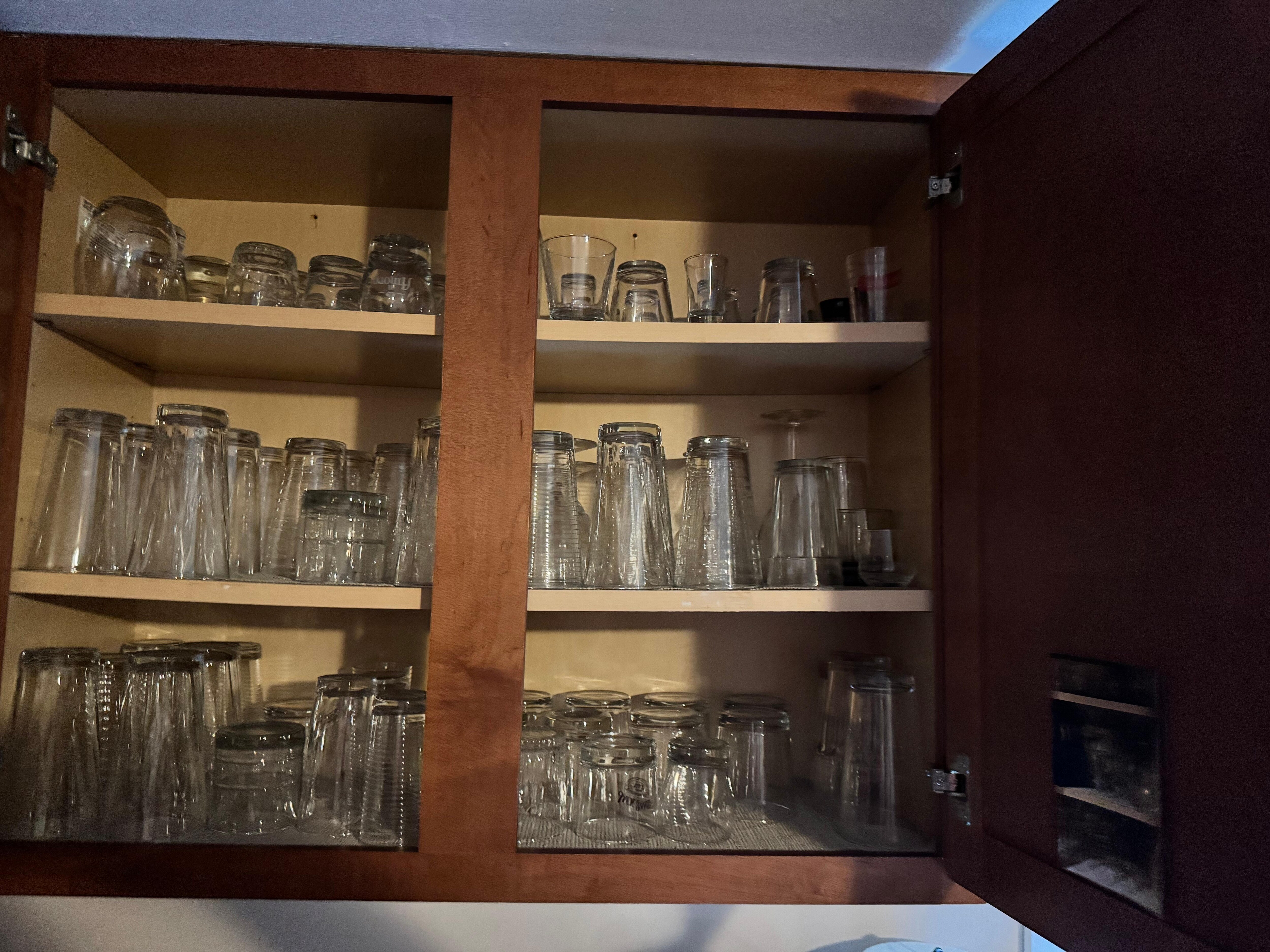 Fully stocked kitchen with plenty of glassware, dishes, cookware and the important coffee makers and a blender 🍹