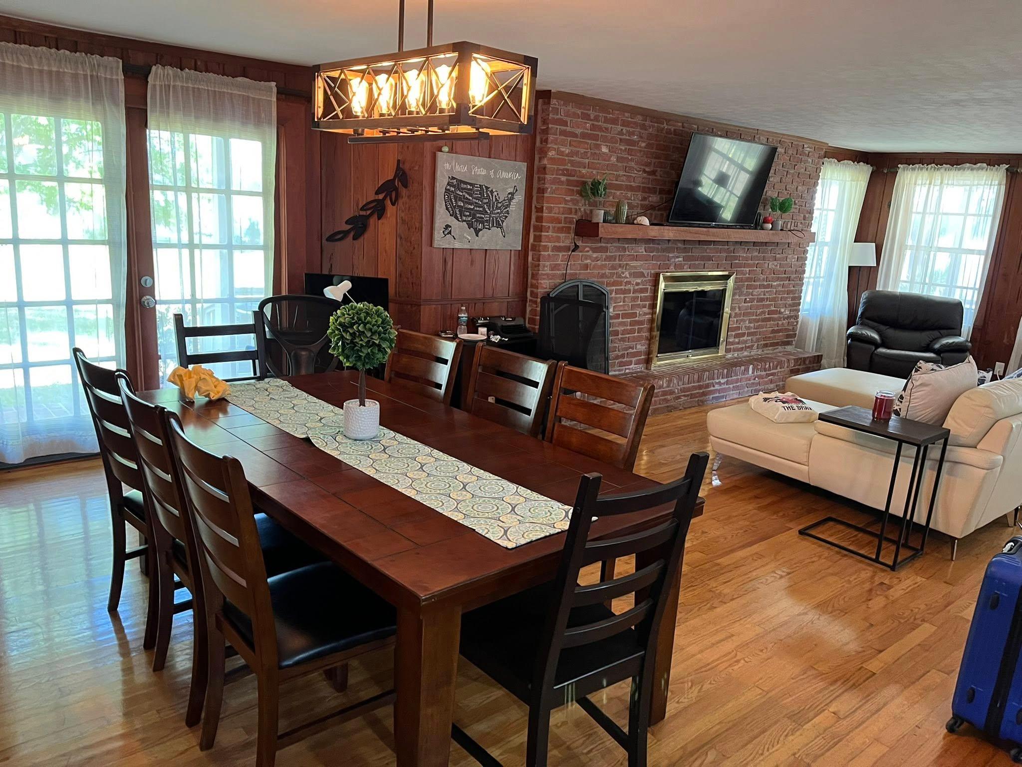 Living and dining room were great to watch TV and play games in.
