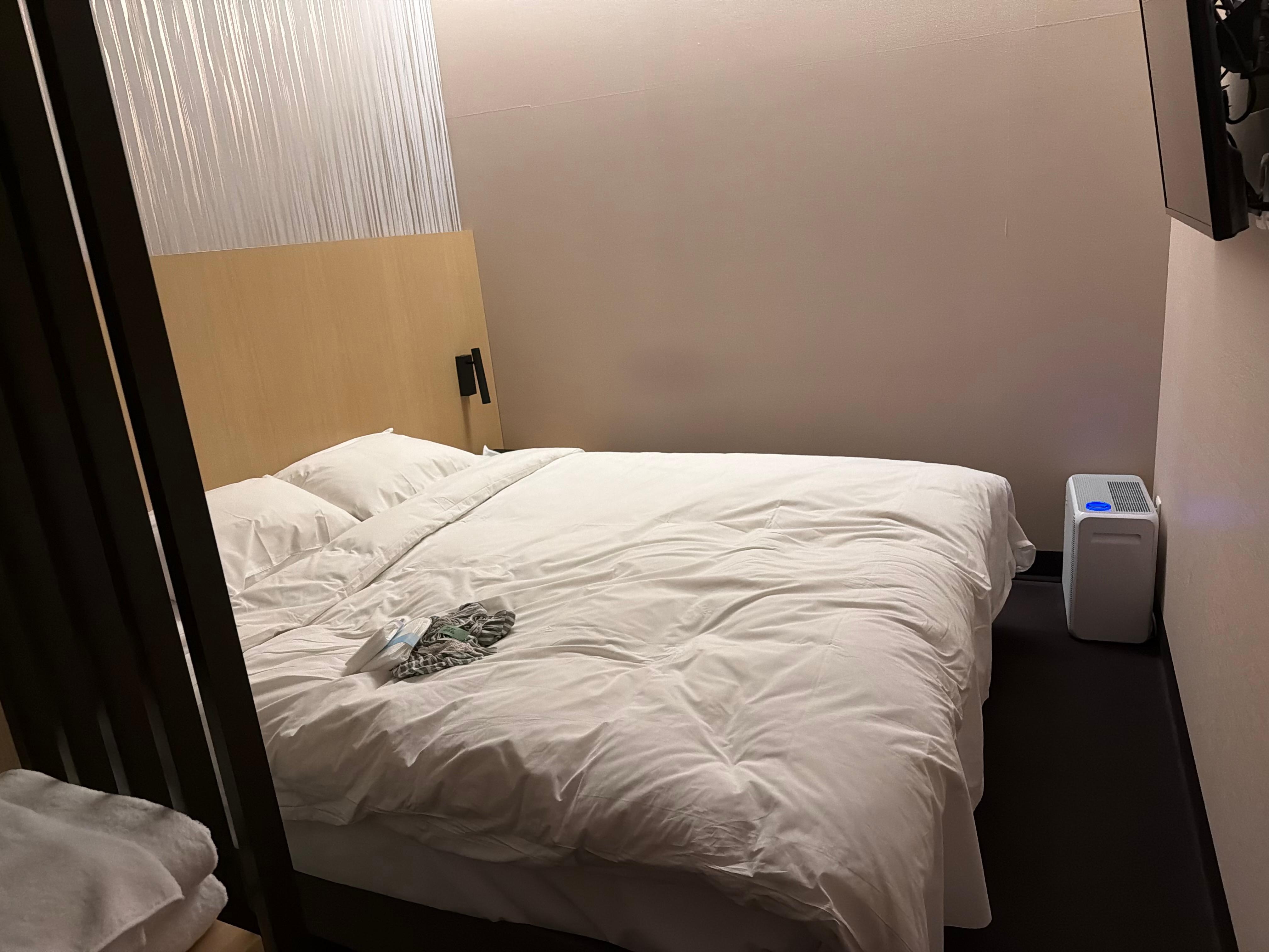 That’s the room
 The toilet, sink and shower were to my left. 