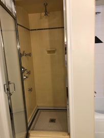 Cold water shower stall