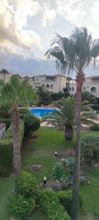 Blick zum Pool
