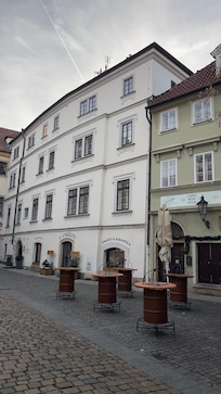 Façade principale sur cour.