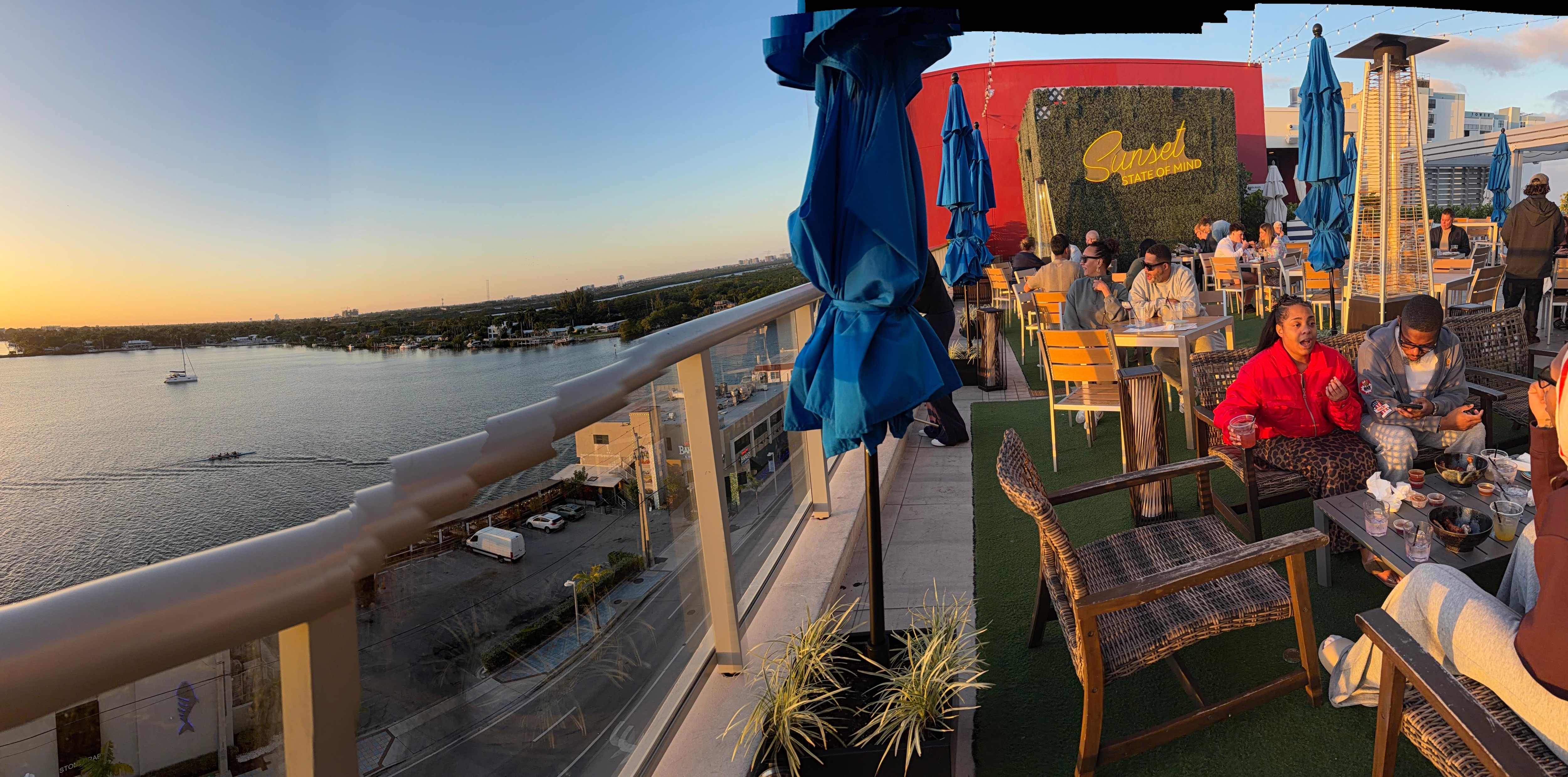 Rooftop bar/ restaurant 