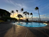 Pool over looking the ocean and molokai