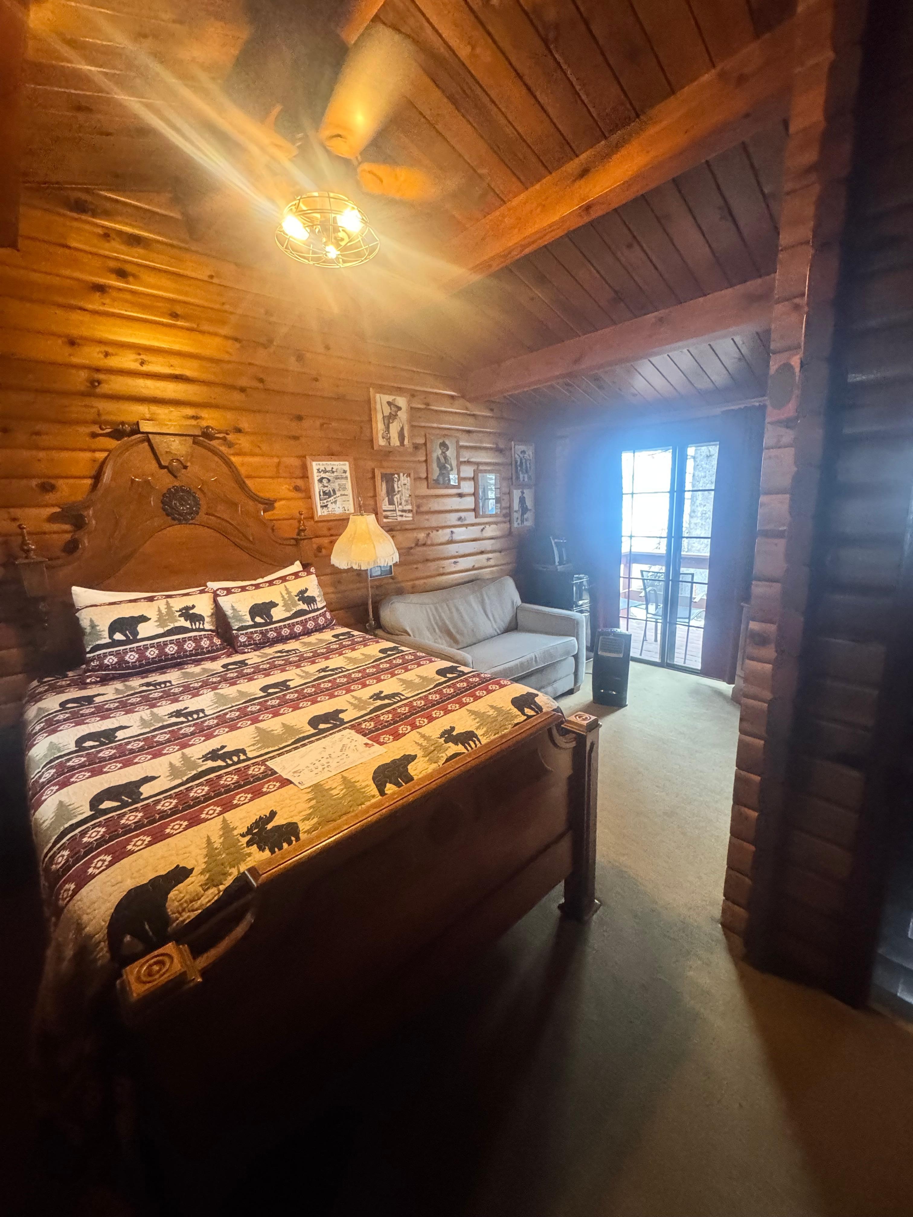 Cozy unique room near small creek