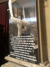 Die beiden Kirchen von Innen