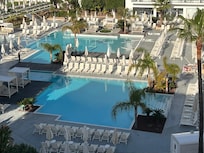 A wide variety of pools and sunloungers ..